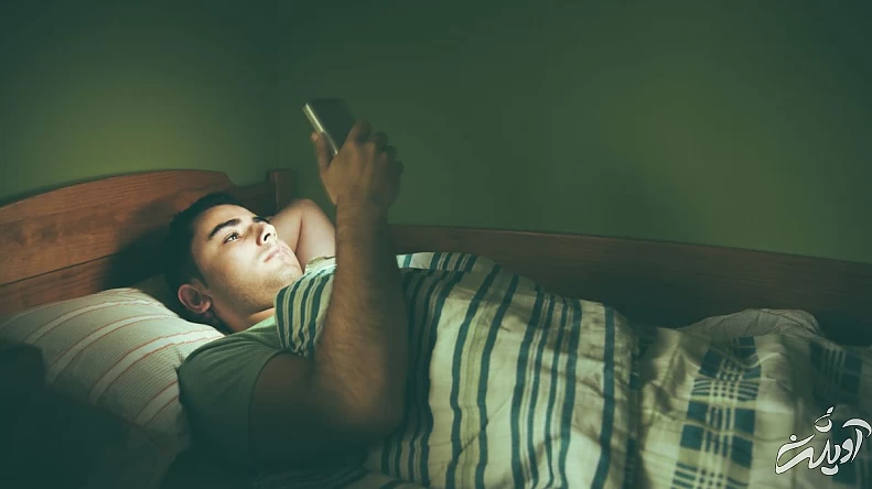 3 معایب خوابیدن با گوشی-تشعشعات خطرناک برای سلامتی